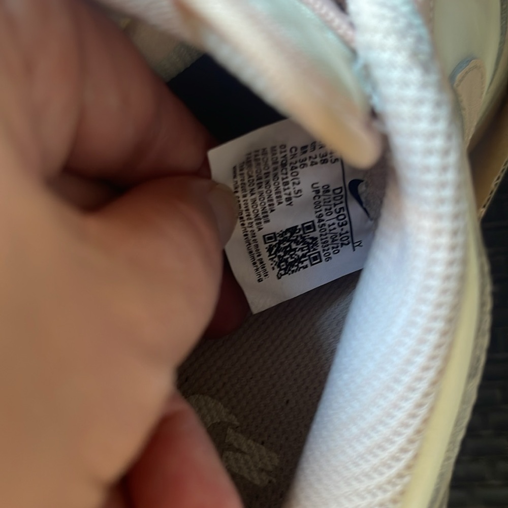 Nike Low Dunks - image 7